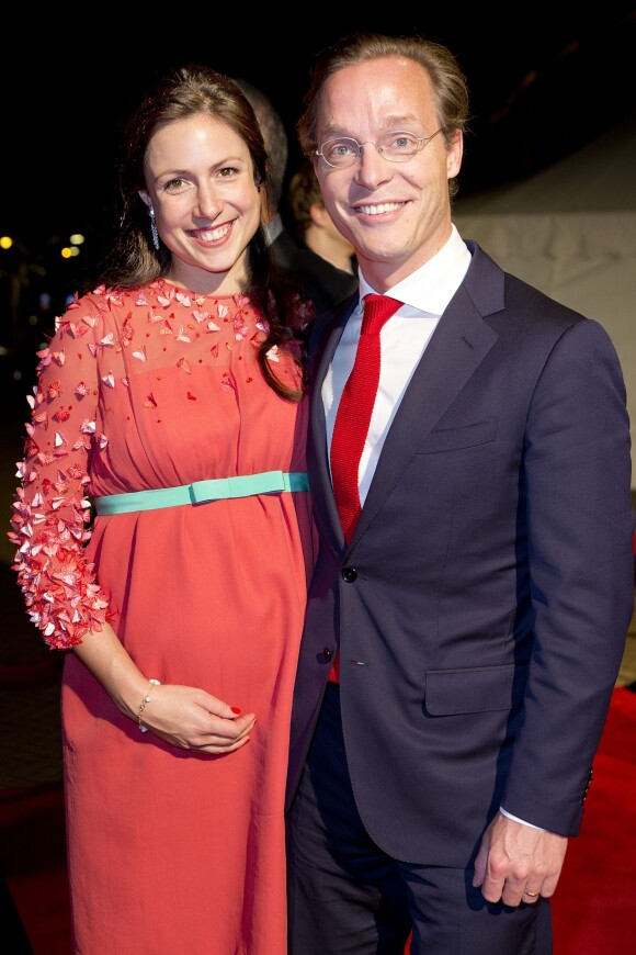 Le prince Jaime de Bourbon-Parme et la princesse Viktoria, enceinte de leur premier enfant, au concert marquant le lancement des célébrations pour les 200 ans du royaume des Pays-Bas, le 30 novembre 2013 au Théâtre Circus de Scheveningen (banlieue de La Haye).