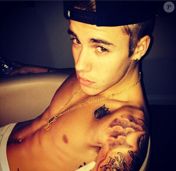 Justin Bieber possède un nouveau tatouage : un aigle sur le bras, réalisé en novembre 2013.