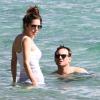 Christian Slater et sa fiancée Brittany Lopez profitent de la mer à Miami, le 18 mars 2012