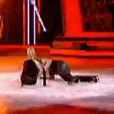 Norbert (Top Chef) chute en direct dans "Ice Show" (M6), mardi 4 décembre 2013. Le candidat s'est fait mal à la cheville.