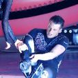 Norbert Tarayre chute en direct dans "Ice Show" (M6), mardi 4 décembre 2013. Le candidat s'est fait mal à la cheville.