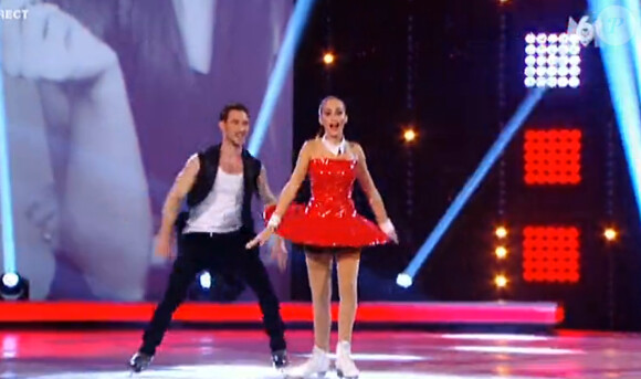 Kenza Farah s'est complètement lâchée lors de sa prestation. Mardi 4 décembre 2013.