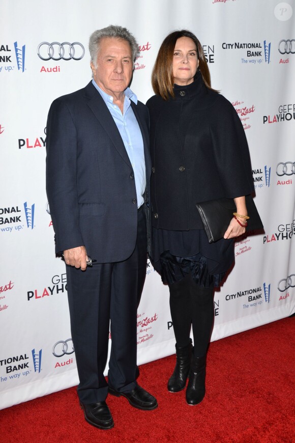Dustin Hoffman et Lisa Gottsegen lors de la première de I'll Eat You Last: A Chat With Sue Mengers à Westwood, Los Angeles, le 5 décembre 2013.