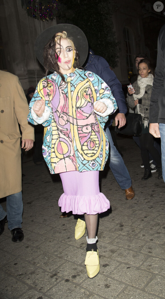 Lady Gaga quittant son hotel à Londres, le vendredi 6 decembre 2013.
