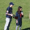 Exclusif - Mila Kunis et son petit ami Ashton Kutcher dans un parc à Los Angeles, le 1er decembre 2013.