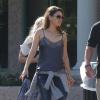 Exclusif - Mila Kunis (enceinte ?) fait du shopping avec son père Mark et des amis à Tampa Bay le 7 decembre 2013.