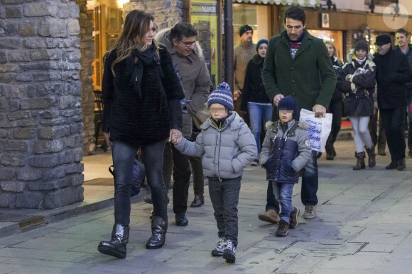 Gigi Buffon avec sa femme Alena et ses enfants à Courmayeur en Italie le 7 decembre 2013.
