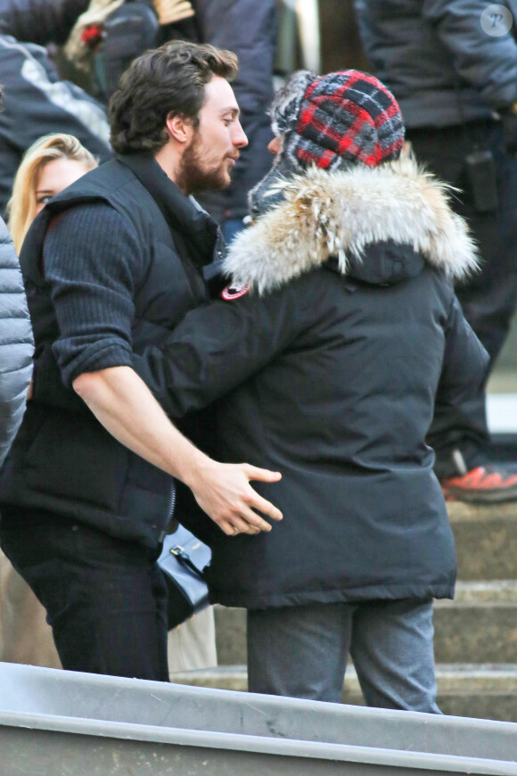 La réalisatrice Sam Taylor-Johnson accompagnée par son mari Aaron Taylor-Johnson sur le tournage de Fifty Shades of Grey à Vancouver, le 8 décembre 2013.