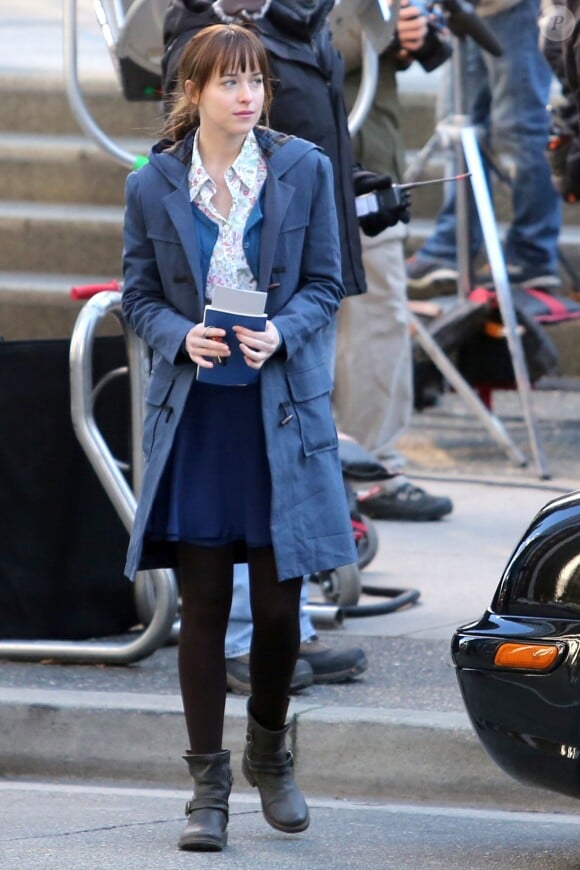 Dakota Johnson sur le tournage de Fifty Shades of Grey à Vancouver, le 8 décembre 2013.