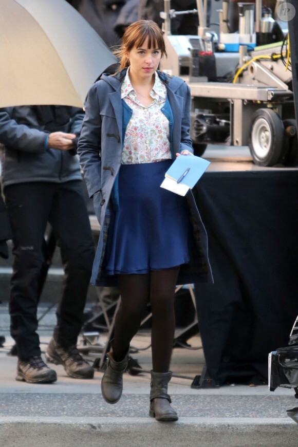 Dakota Johnson sur le tournage de Fifty Shades of Grey à Vancouver, le 8 décembre 2013.
