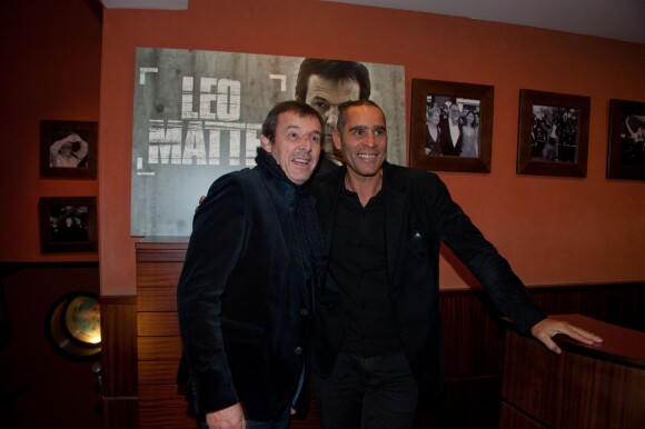 Jean-Luc Reichmann et Richard Dacoury au Club de l'Etoile à Paris le 10 decembre 2013 pour la projection en avant-première de la série "Leo Matteï".