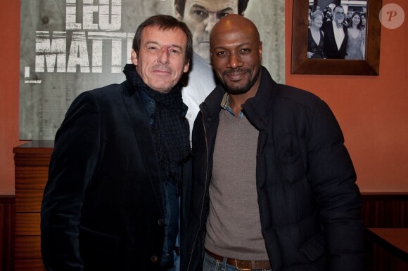 Jean-Luc Reichmann et Harry Roselmack au Club de l'Etoile à Paris le 10 decembre 2013 pour la projection en avant-première de la série "Leo Matteï".