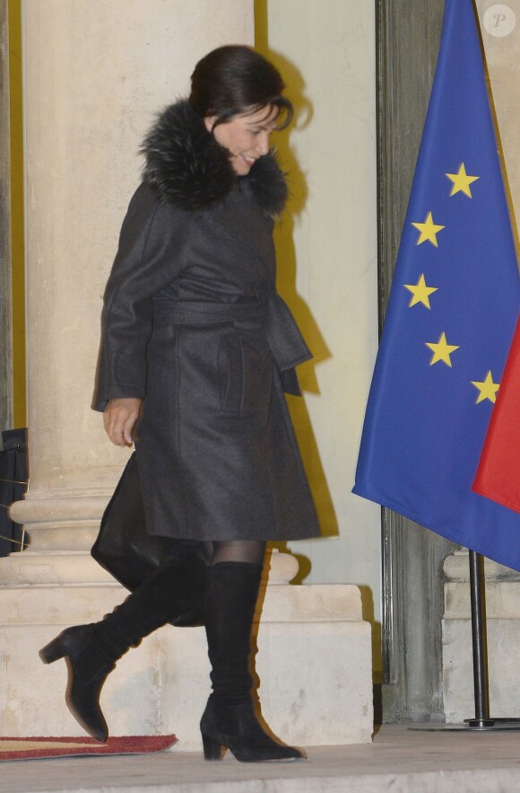 Anne Sinclair sur le perron de l'Elysée à Paris, le 9 décembre 2013.