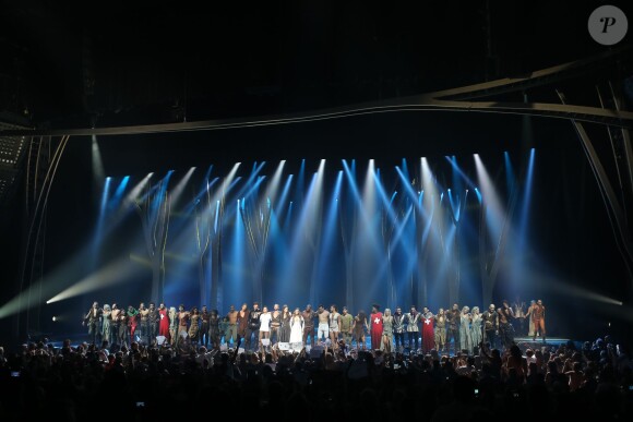 Exclusif - Matt Pokora et ses compères en représentation pour le spectacle musical Robin des Bois au Palais des Congrès à Paris. Le 26 septembre 2013.