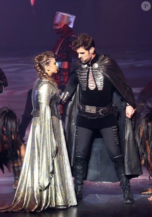 Exclusif - Matt Pokora et ses compères en représentation pour le spectacle musical Robin des Bois au Palais des Congrès à Paris. Le 26 septembre 2013.