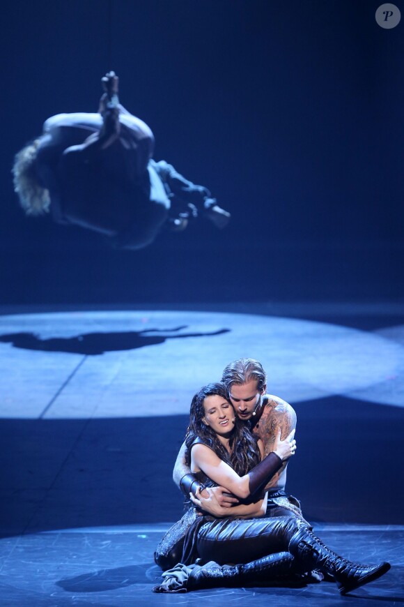 Exclusif - Matt Pokora et ses compères en représentation pour le spectacle musical Robin des Bois au Palais des Congrès à Paris. Le 26 septembre 2013.