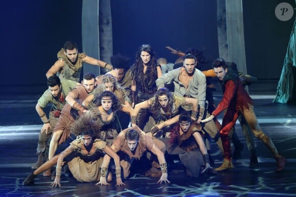 Exclusif - Matt Pokora et ses compères en représentation pour le spectacle musical Robin des Bois au Palais des Congrès à Paris. Le 26 septembre 2013.