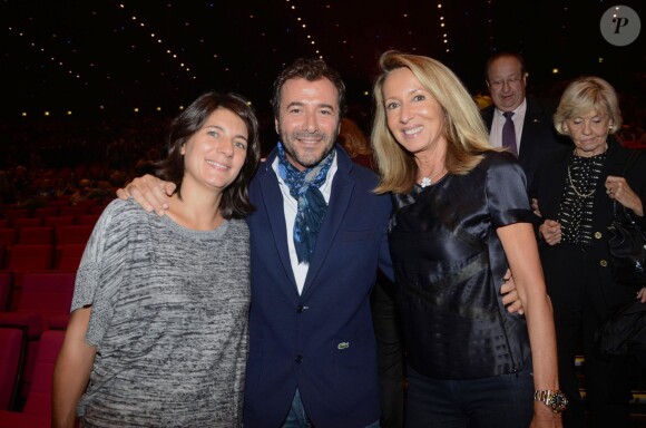 Estelle Denis, Bernard Montiel et Nicole Coullier au spectacle Robin des bois, au Palais des Congrès à Paris, 2013.