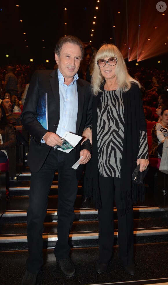 Michel Drucker et sa femme Dany au spectacle Robin des bois, au Palais des Congrès à Paris, 2013.