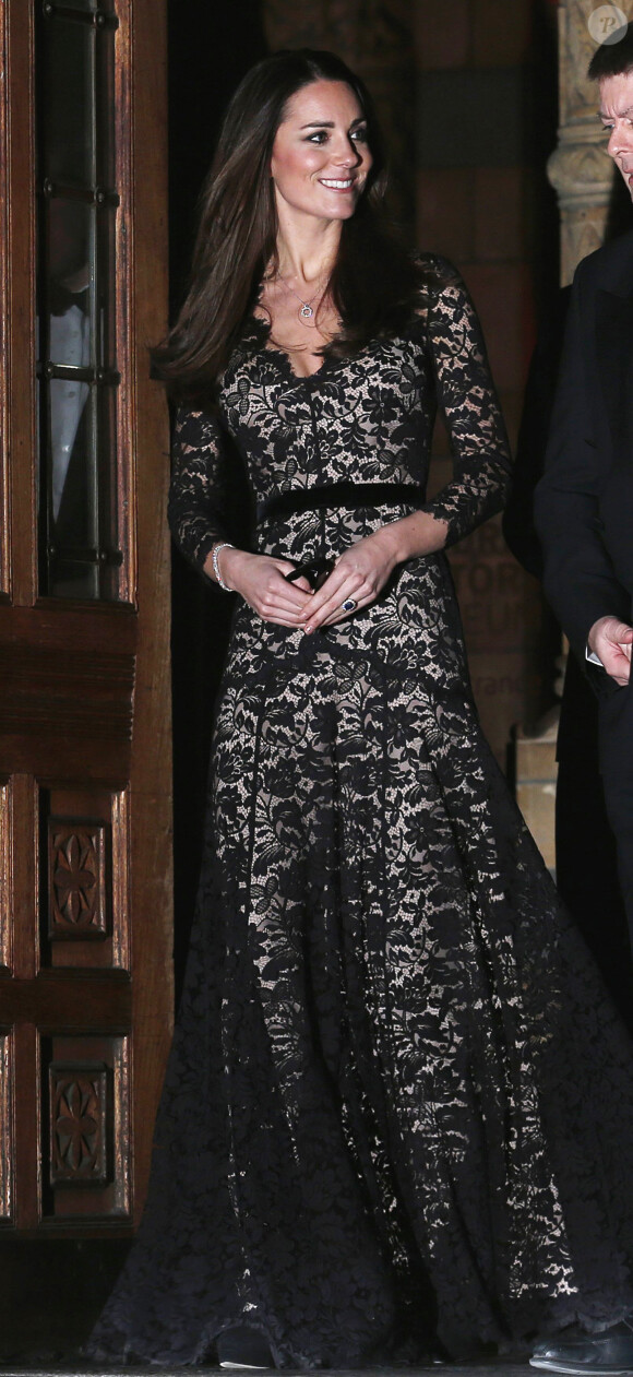 Kate Middleton glamour en Alice Temperley lors de la projection du documentaire de David Attenborough sur le Musée d'Histoire Naturelle à Londres, le 11 décembre 2013.