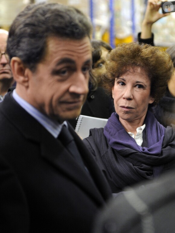 Véronique Colucci lors d'une visite du président Nicolas Sarkozy des Restos du coeur à Vitry-sur Seine, le 22 décembre 2011