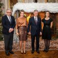  Le roi Philippe et la reine Mathilde de Belgique, en compagnie du prince Laurent et de la princesse Claire, assistaient le 11 décembre 2013 au concert de Noël au palais royal, à Bruxelles. 