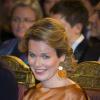 La reine Mathilde de Belgique était superbe dans une tenue couleur bronze le 11 décembre 2013 au concert de Noël au palais royal, à Bruxelles.
