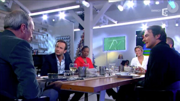 Laurent Baffie et Jérémy Michalak en pleine dispute durant le dîner de C à vous sur France 5, le jeudi 12 décembre 2013.