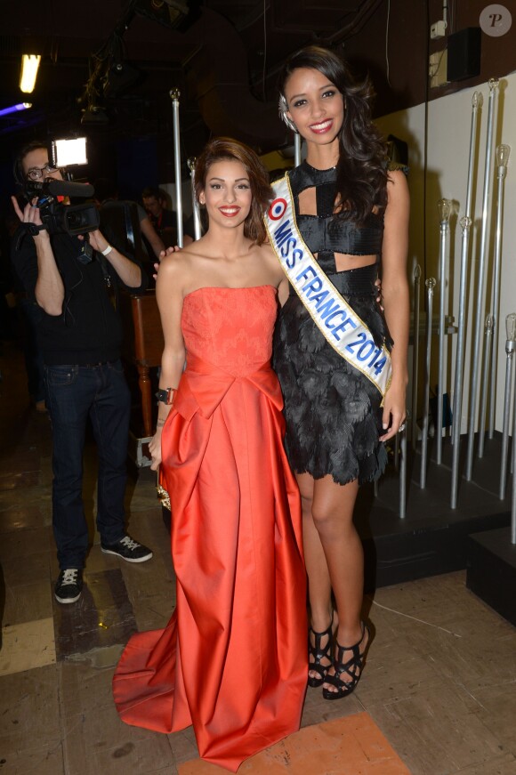 Flora Coquerel et TAL dans les coulisses des 15e NRJ Music Awards à Cannes, le 14 décembre 2013.