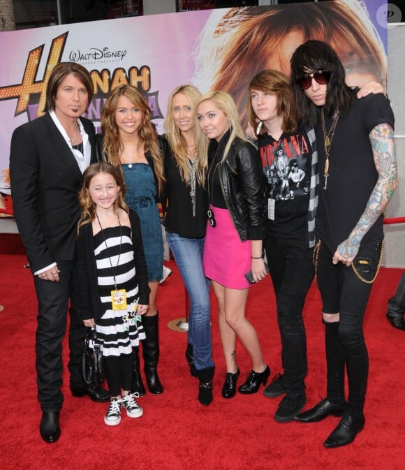 Miley Cyrus en famille à Los Angeles, le 2 avril 2009.