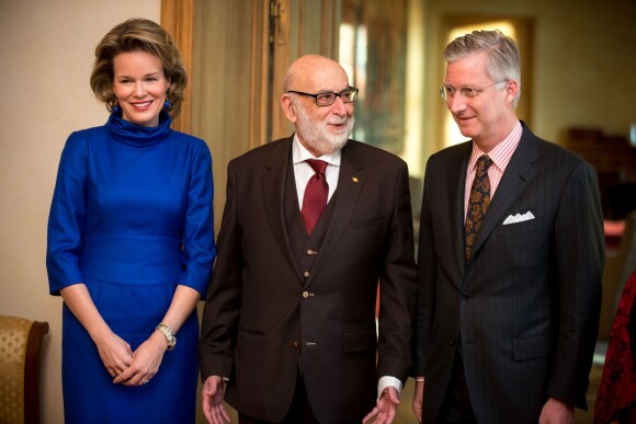 Le roi Philippe de Belgique et la reine Mathilde accueillaient le 16 décembre 2013 le Prix Nobel de Physique François Englert, récompensé pour ses travaux sur le boson de Higgs, au palais royal, à Bruxelles.