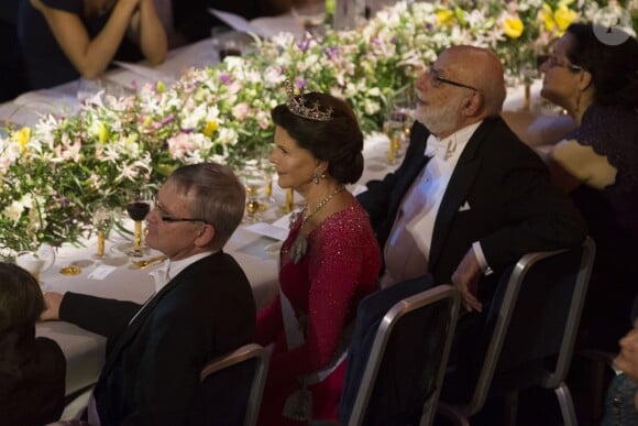 Le Prix Nobel de Physique François Englert avec la reine Silvia de Suède lors du dîner des Nobel le 10 décembre 2013 à Stockholm