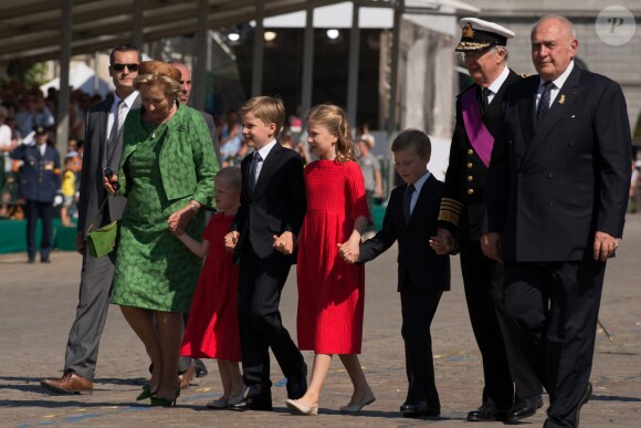La princesse Eleonore, le prince Gabriel, la princesse Elisabeth et le prince Emmanuel de Belgique le 21 juillet 2013 lors des célébrations de la Fête nationale.