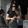 Kylie Jenner quitte le restaurant italien Mauro's Cafe à West Hollywood. Le 18 décembre 2013.