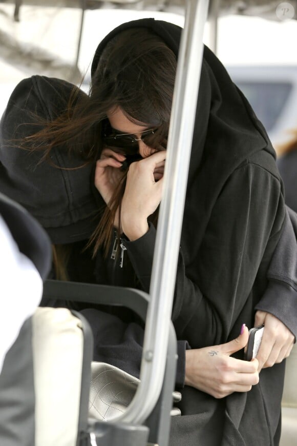 Khloé Kardashian, Kendall et Kylie Jenner se sont rendues à l'hôpital Saint John's à Santa Monica. Le 18 décembre 2013.