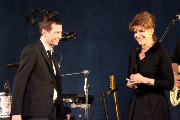 Exclusif - Alex Beaupain en concert au Casino de Paris le 17 décembre 2013. Le chanteur a invité Fanny Ardant sur scène.