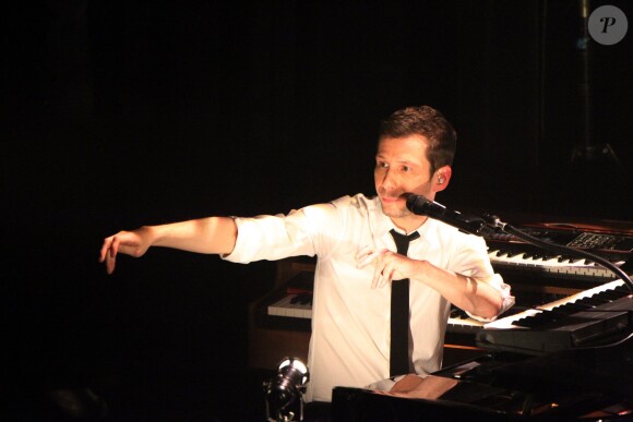 Exclusif - Alex Beaupain en concert au Casino de Paris, le 17 décembre 2013.