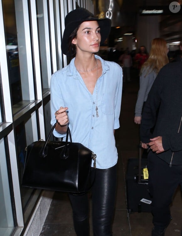 Lily Aldridge arrive a Los Angeles, le 18 decembre 2013. Lily Aldridge arriving on a flight at LAX airport in Los Angeles, California on December 18, 2013.18/12/2013 - Los Angeles