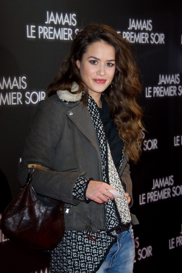 Alice David lors de l'avant-première du film "Jamais le premier soir" au Gaumont Opéra à Paris le 19 décembre 2013
