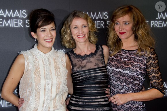 Mélanie Doutey, Alexandra Lamy et Julie Ferrier lors de l'avant-première du film "Jamais le premier soir" au Gaumont Opéra à Paris le 19 décembre 2013