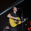 Chris Martin (Coldplay) lors du concert de charité "Under1Roof" à Londres, le 19 décembre 2013.