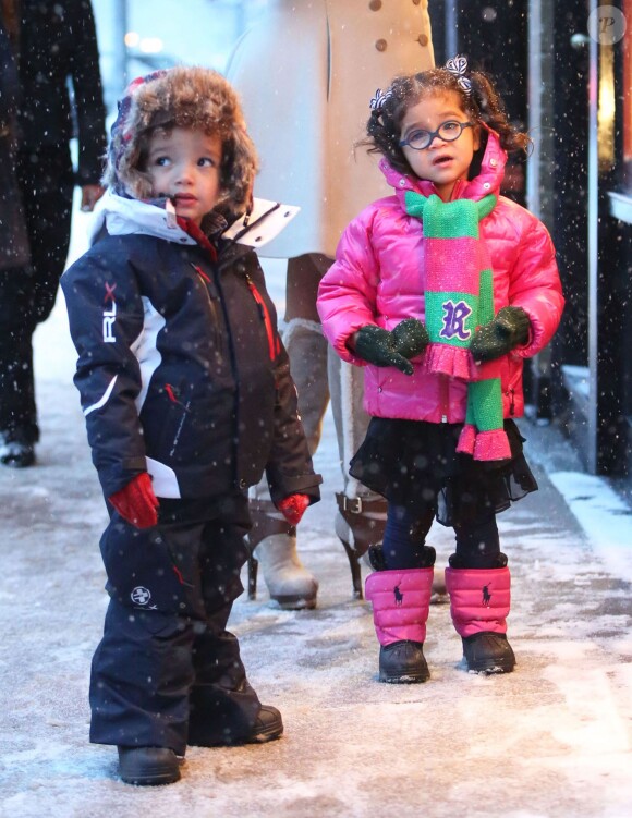 Monroe et Moroccan Cannon, les jumeaux de Mariah Carey et Nick Cannon, à Aspen, dans le Colorado, le 20 décembre 2013.