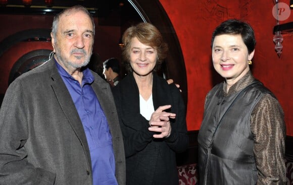 Jean-Claude Carrière, Charlotte Rampling et Isabella Rossellini au restaurant, Le Vraymonde, pour fêter la dernière de son spectacle "Bestiaire d'Amour" donné à la Salle Gaveau.