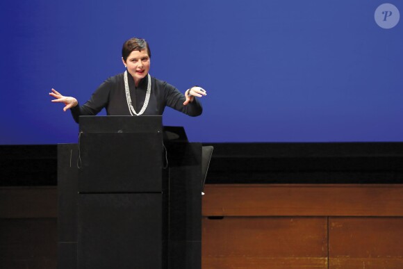 Exclusif - Isabella Rossellini présente son spectacle "Bestiaire d'Amour" sur la scène de la salle Gaveau à Paris, dont le texte est écrit par Jean-Claude Carrière, le 17 décembre 2013.