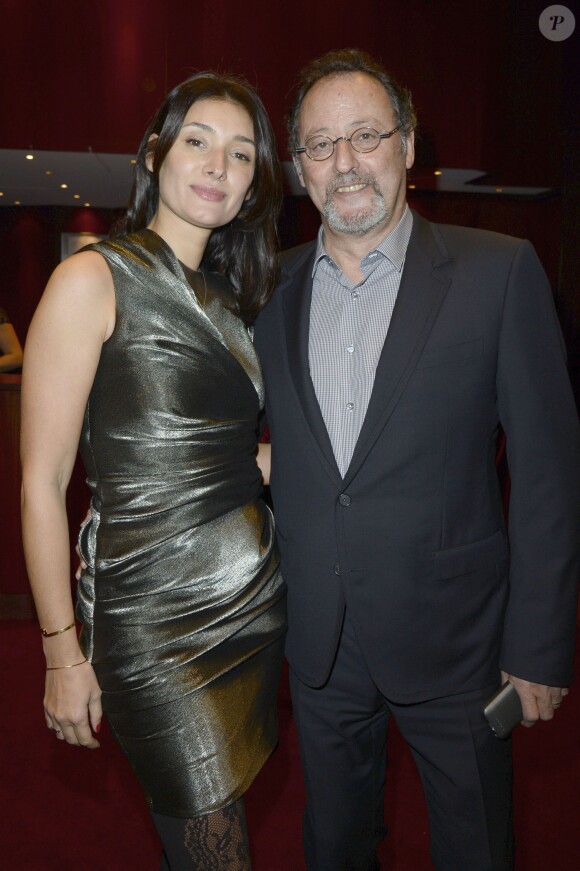 Jean Reno et son épouse Zofia lors de la 2e représentation du show de Thierry Mugler "Mugler Folies" au Théâtre Comédia, le 19 décembre 2013.