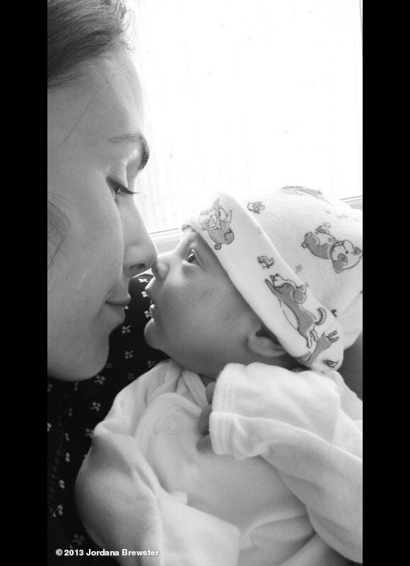 Jordana Brewster pose avec son bébé Julian, le 21 septembre 2013.
