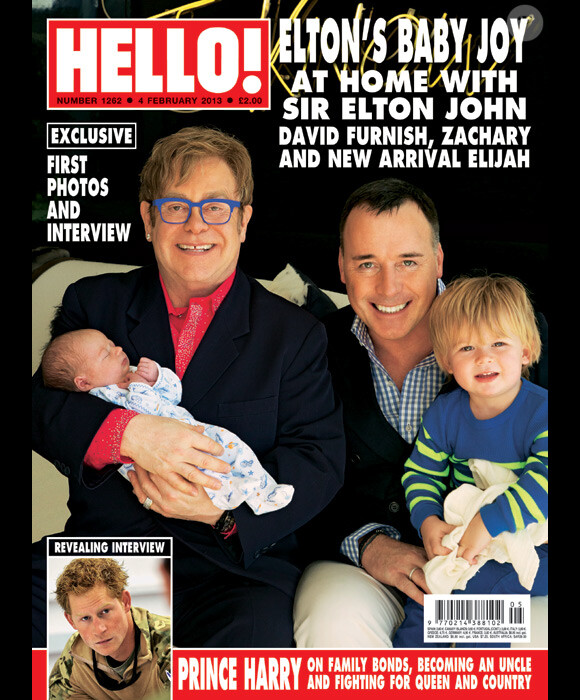 Elton John a présenté son petit dernier, Elijah, au monde entier dans le magazine Hello!.