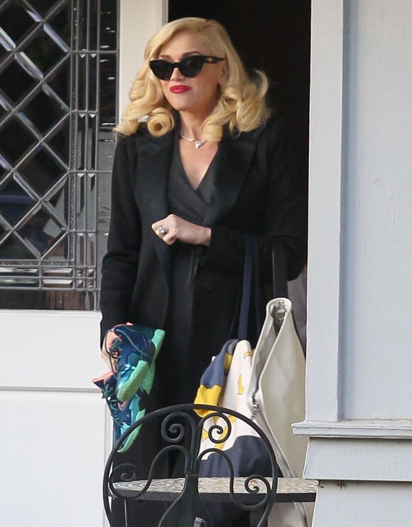 Gwen Stefani, enceinte et très lookée : accompagnée de ses fils Kingston et Zuma chez des amis à Los Angeles, le 21 decembre 2013