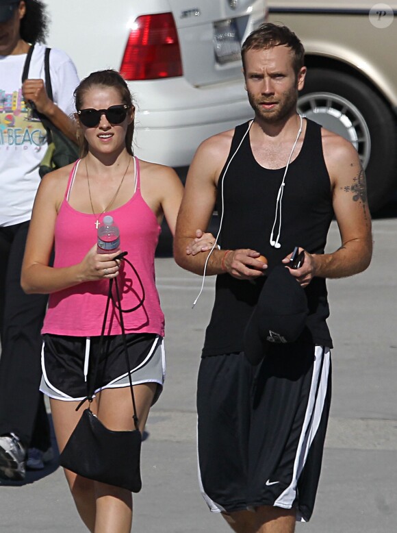 Exclusif - Teresa Palmer enceinte et son fiancé Mark Webber à Los Angeles, le 28 août 2013.