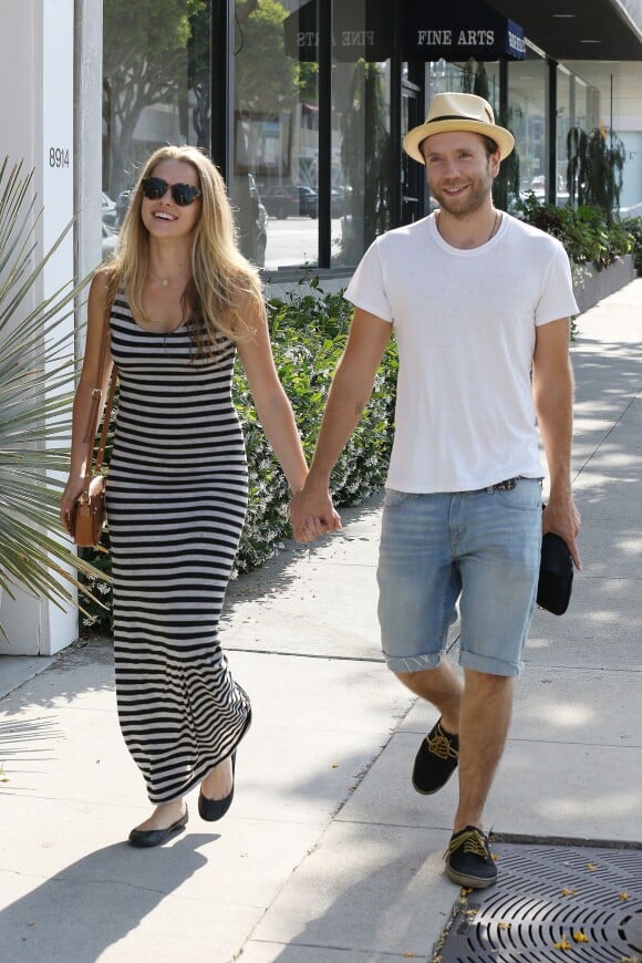 Teresa Palmer et son mari Mark Webber à West Hollywood, Los Angeles, le 31 mai 2013.